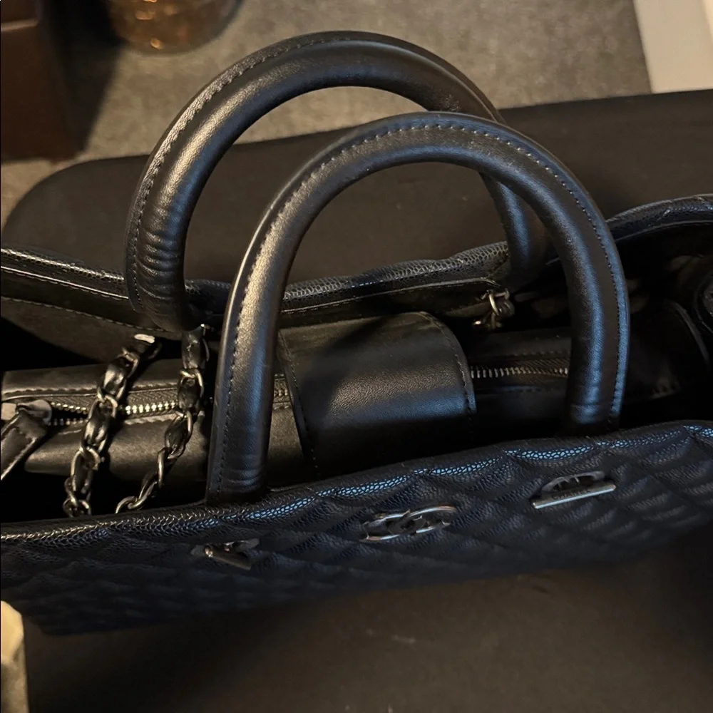 Large quilted tote bag with removable bag organizer - Picture 10 of 11